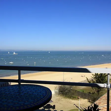 Sur La Plage Pereire Apartament *